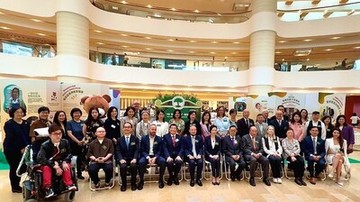 「香港弱能兒童護助會七十載  轉化生命故事展」展覽開幕全體嘉賓大合照