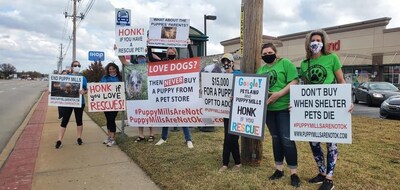 Advocates gather outside a Petland store in Oklahoma urging the company to end live-animal sales. The Rabbit.org Foundation and its Stop Rabbit Sales Coalition are calling for Petland to phase out rabbit sales and adopt humane retail practices similar to Petco and PetSmart. (Image courtesy of Pet Adoption & Welfare Services of Oklahoma [PAWS-OK])