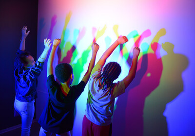 Museum of Illusions Santa Monica’s captivating illusion rooms such as The Color Room bring exciting STEM principles to life, while creating vibrant, photo-perfect backdrops.