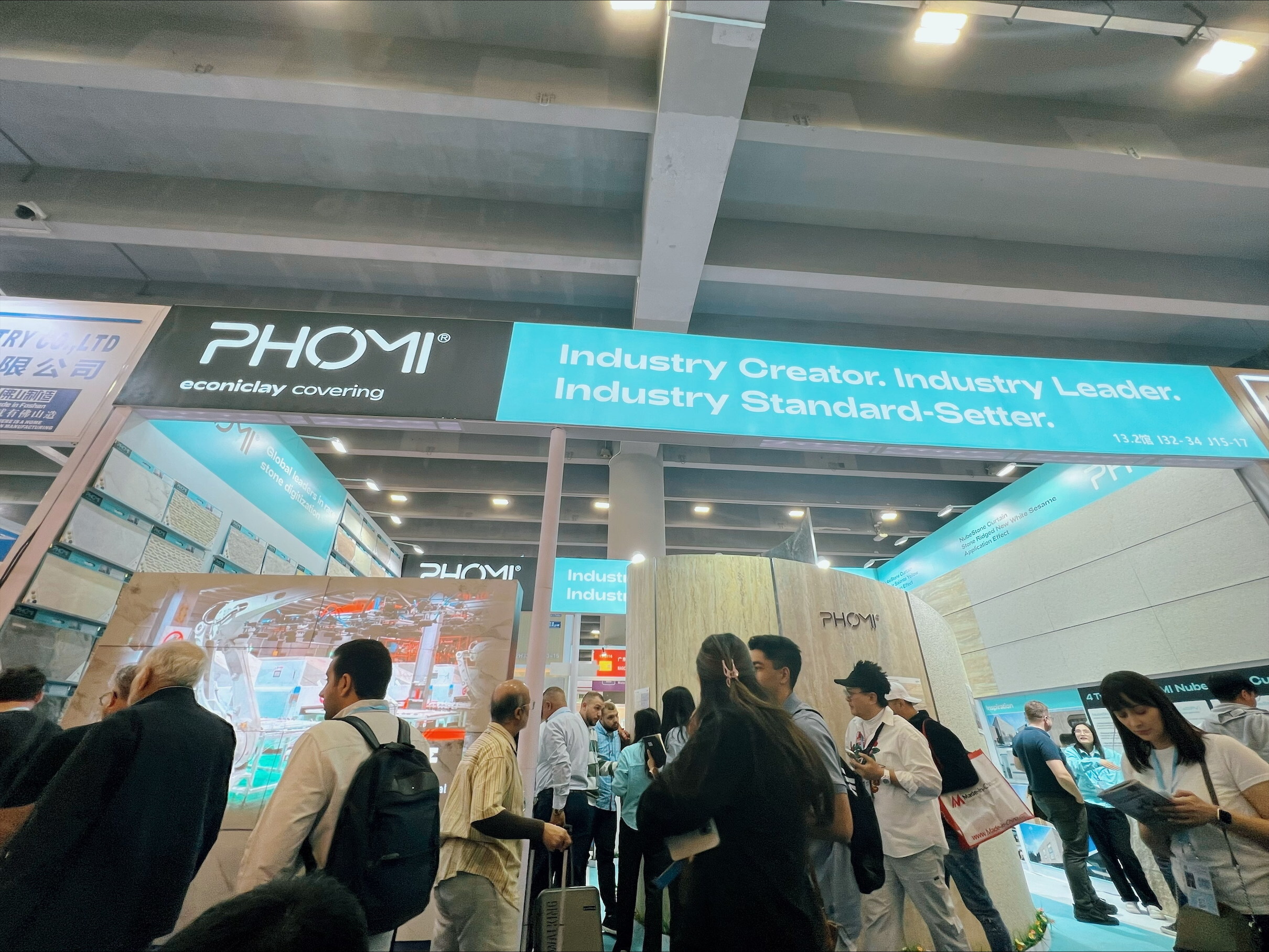 Tech Wonder at Canton Fair: PHOMI's eDisplay Marvel Sparks Global Order Frenzy
