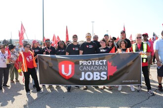 Poll shows vast majority of Canadians back protecting auto jobs in trade negotiations. (CNW Group/Unifor) Poll shows vast majority of Canadians back protecting auto jobs in trade negotiations. (CNW Group/Unifor)