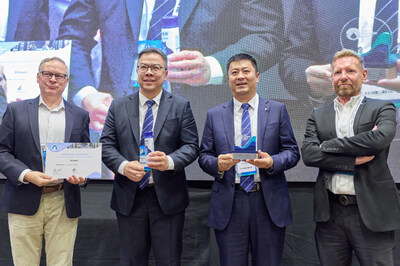 Yili honored with 2025 IDF Dairy Innovation Awards (PRNewsfoto/Yili Group)