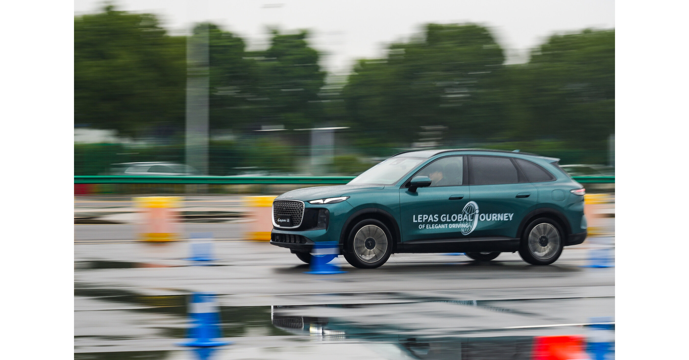 "LEPAS Elegant Technology, Defined by You": Ajang "LEPAS Fun Test Drive" Hadirkan Paradigma Baru Seputar "Intelligent Driving" Lewat Kolaborasi bersama Pengguna