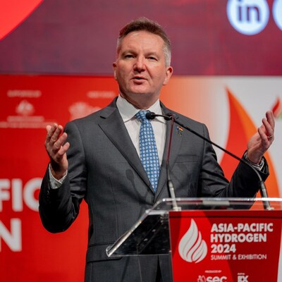 Over 3,000 global leaders, 100+ exhibitors and high-level government participation to accelerate hydrogen’s role in the energy transition. Over 3,000 global leaders, 100+ exhibitors and high-level government participation to accelerate hydrogen’s role in the energy transition.