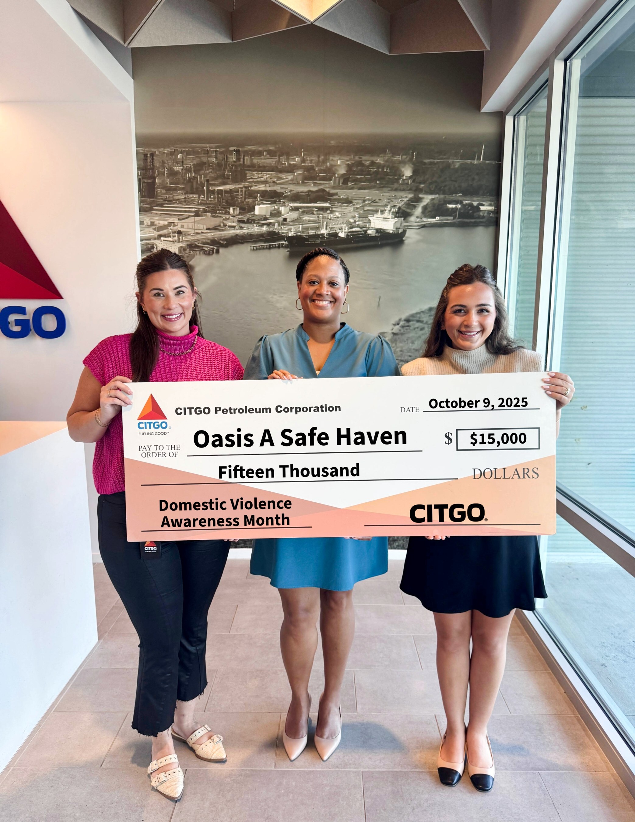 CITGO Lake Charles Refinery presenting check to Oasis.
