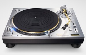 The Culmination of a Legend: Technics crowns its Grand Class "1200G" turntable model with a limited "Master Edition" state-of-the-art ΔΣ-Drive (Delta Sigma Drive) motor control and Multi-stage Silent Power Supply technology with the superb mechanical SL-1200 "G" chassis to craft a platform of unrivalled performance