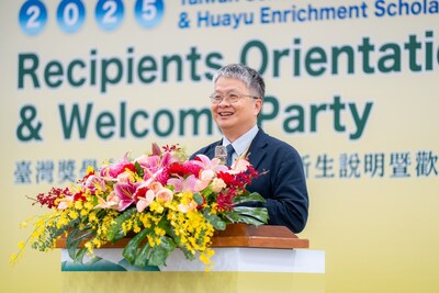 Photo 2: Remarks by the Deputy Minister of Education Liu Kuo-Wei. ( Image provided by Taiwan Scholarship and Huayu Enrichment Scholarship Program ) Photo 2: Remarks by the Deputy Minister of Education Liu Kuo-Wei. ( Image provided by Taiwan Scholarship and Huayu Enrichment Scholarship Program )