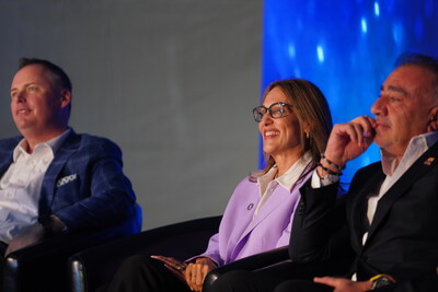 (from Left to Right): Scott Butler, Mesa City Manager, Sandra Watson, President/CEO, Arizona Commerce Authority, Wais Jalali, Founder, Chairman and CEO of XNRGY participate in XNRGY ribbon-cutting ceremony at XNRGY’s Mesa 1 facility in Mesa, Arizona, October 23, 2025. (CNW Group/XNRGY Climate Systems)