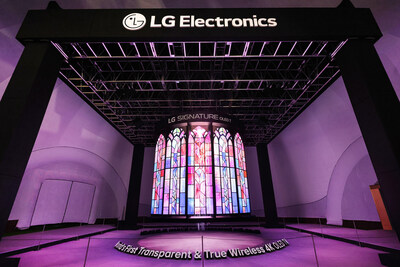 LG STUNS GLOBAL LEADERS AT APEC 2025 WITH A GRAND MEDIA CHANDELIER MADE OF TRANSPARENT OLED TVS (PRNewsfoto/LG Electronics) LG STUNS GLOBAL LEADERS AT APEC 2025 WITH A GRAND MEDIA CHANDELIER MADE OF TRANSPARENT OLED TVS (PRNewsfoto/LG Electronics)