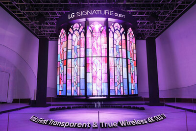 LG STUNS GLOBAL LEADERS AT APEC 2025 WITH A GRAND MEDIA CHANDELIER MADE OF TRANSPARENT OLED TVS (PRNewsfoto/LG Electronics) LG STUNS GLOBAL LEADERS AT APEC 2025 WITH A GRAND MEDIA CHANDELIER MADE OF TRANSPARENT OLED TVS (PRNewsfoto/LG Electronics)