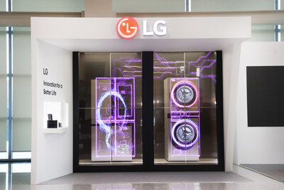 LG STUNS GLOBAL LEADERS AT APEC 2025 WITH A GRAND MEDIA CHANDELIER MADE OF TRANSPARENT OLED TVS (PRNewsfoto/LG Electronics) LG STUNS GLOBAL LEADERS AT APEC 2025 WITH A GRAND MEDIA CHANDELIER MADE OF TRANSPARENT OLED TVS (PRNewsfoto/LG Electronics)