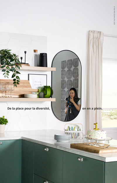 La campagne Place à la diversité de IKEA Canada, mettant en vedette Jules Lee, photographe d’aménagement intérieur (Groupe CNW/IKEA Canada Limited Partnership)