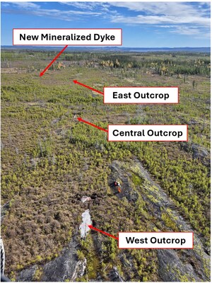 Figure 1 : Looking East – View of the Mineralized Corridor (CNW Group/Comet Lithium Corporation) Figure 1 : Looking East – View of the Mineralized Corridor (CNW Group/Comet Lithium Corporation)