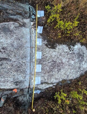 Figure 2 : Channel Sample of the West Outcrop (CNW Group/Comet Lithium Corporation) Figure 2 : Channel Sample of the West Outcrop (CNW Group/Comet Lithium Corporation)