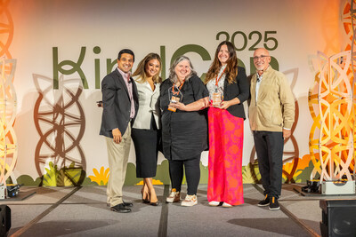 2025 Kindness Award Cheer Captain Winners: Barb Fischer, IT & Data Analytics Expert, and Francesca MacCormack, University of San Francisco (CNW Group/Kindsight)