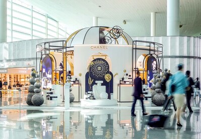 Shinsegae Duty Free Unveil Korea's First Holiday Pop-Up at Incheon Airport  with CHANEL N5 (PRNewsfoto/Shinsegae Duty Free)