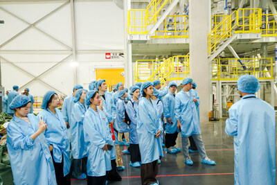 Snow King Shows the Fans around MIXUE’s Super Factory in Hainan Snow King Shows the Fans around MIXUE’s Super Factory in Hainan