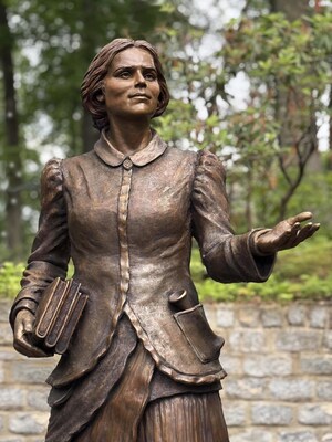 Close-up photo showing details of the monumental bronze sculpture of Dr. Elizabeth Blackwell, the first woman to receive a medical degree in the USA, by sculptor Carolyn D. Palmer. www.palmersculptures.com