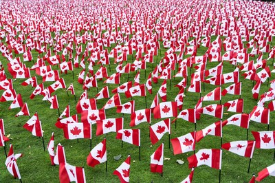 Manulife Displays more than 12,000 Canadian Flags to Remember Our Fallen Heroes. (File photo) (CNW Group/Manulife Financial Corporation)