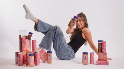 Vaseline declara que es el momento de brillar de Amanda con estos paquetes de edición limitada de la colección Vaseline x Loverboy, diseñados exclusivamente con Amanda Batula. (PRNewsfoto/Vaseline®) Vaseline declara que es el momento de brillar de Amanda con estos paquetes de edición limitada de la colección Vaseline x Loverboy, diseñados exclusivamente con Amanda Batula. (PRNewsfoto/Vaseline®)