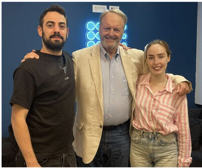 VisionWave Executive Chairman Douglas L. Davis with PVML CEO Shachar Schnapp and CTO Rina Galperin. (PRNewsfoto/VisionWave Holdings, Inc) VisionWave Executive Chairman Douglas L. Davis with PVML CEO Shachar Schnapp and CTO Rina Galperin. (PRNewsfoto/VisionWave Holdings, Inc)