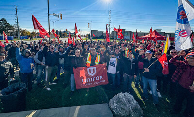 Brampton Assembly Plant Soldiarity Action (CNW Group/Unifor)