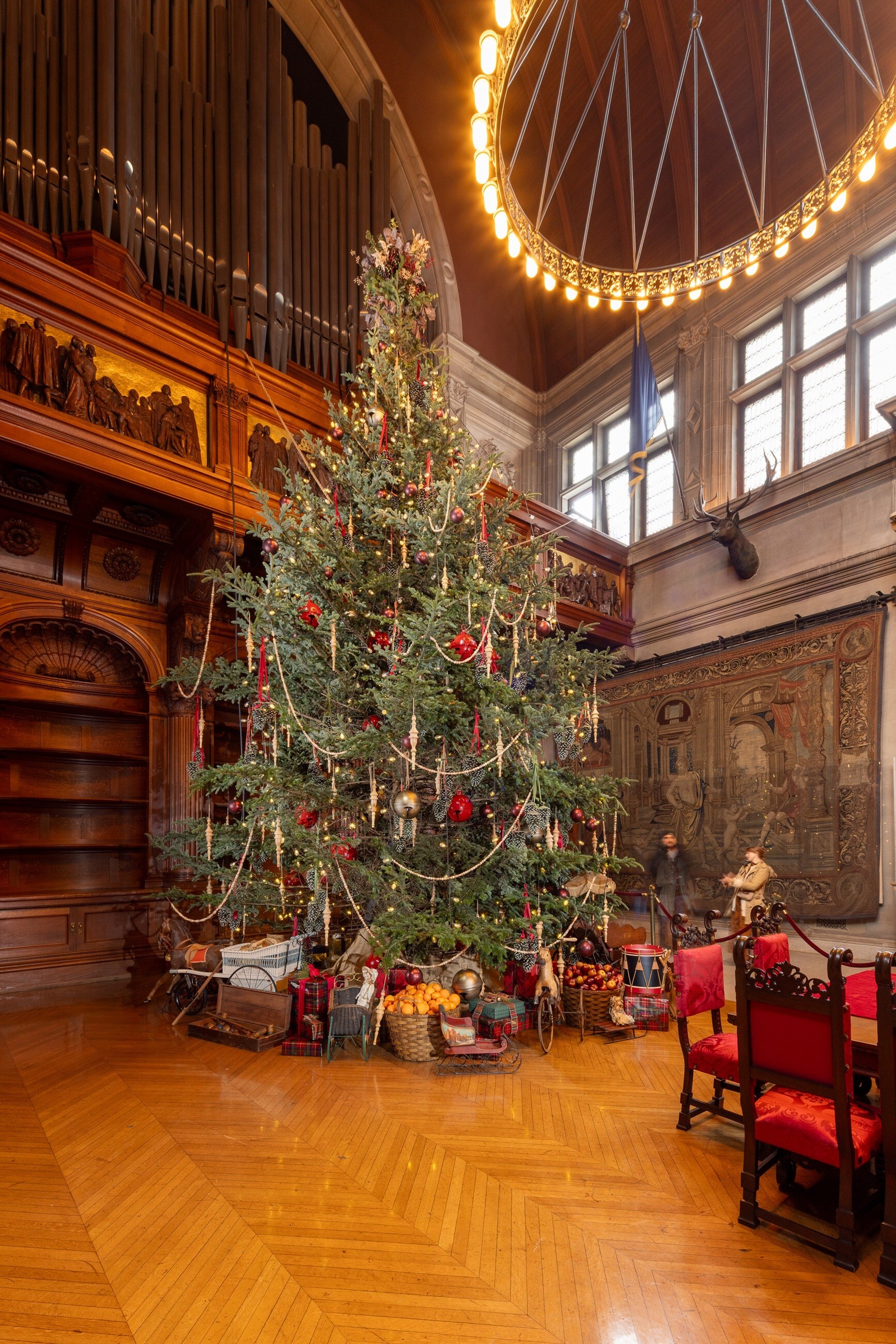 Christmas tree-raising kicks off Biltmore's 130th holiday season