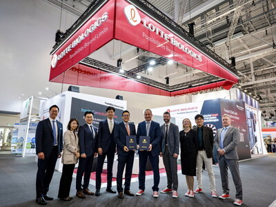 Leaders from SK pharmteco and LOTTE BIOLOGICS at the LOTTE BIOLOGICS booth at CPHI Frankfurt, Germany, following the signing of the strategic collaboration Letter of Intent on October 29, 2025. From left to right: Joon Chang, CBO, LOTTE BIOLOGICS; Jiwon Chun, CGO, LOTTE BIOLOGICS; Kern Chang, CTO, LOTTE BIOLOGICS; Yooyeol Shin, CSO, LOTTE BIOLOGICS; James Park, CEO, LOTTE BIOLOGICS; Joerg Ahlgrimm, CEO, SK pharmteco; Andy Fenny, CCO, SK pharmteco; Olivia Boyce, Global Head of Proposals, SK pharmteco; Shiuk Lee, CSO, SK pharmteco; Steve Barr, Head of Small Molecule, SK pharmteco. Leaders from SK pharmteco and LOTTE BIOLOGICS at the LOTTE BIOLOGICS booth at CPHI Frankfurt, Germany, following the signing of the strategic collaboration Letter of Intent on October 29, 2025. From left to right: Joon Chang, CBO, LOTTE BIOLOGICS; Jiwon Chun, CGO, LOTTE BIOLOGICS; Kern Chang, CTO, LOTTE BIOLOGICS; Yooyeol Shin, CSO, LOTTE BIOLOGICS; James Park, CEO, LOTTE BIOLOGICS; Joerg Ahlgrimm, CEO, SK pharmteco; Andy Fenny, CCO, SK pharmteco; Olivia Boyce, Global Head of Proposals, SK pharmteco; Shiuk Lee, CSO, SK pharmteco; Steve Barr, Head of Small Molecule, SK pharmteco.