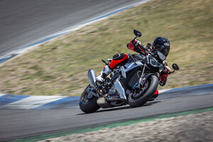 Bridgestone Launches Premium Sports Motorcycle Tire BATTLAX RACING STREET RS12 Bridgestone Launches Premium Sports Motorcycle Tire BATTLAX RACING STREET RS12