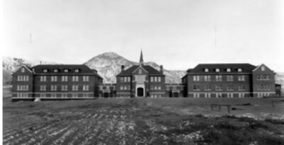 Former Kamloops Indian Residential School, Tk̓emlúps te Secwépemc, British Columbia, circa 1930; © Archives Deschâtelets-NDC / Fonds Deschâtelets (CNW Group/Parks Canada (HQ))