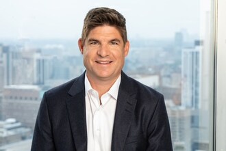 John Lederer, pr&#233;sident ex&#233;cutif de Staples Canada, est heureux d&#39;annoncer la nomination de Jens Cermak au poste de pr&#233;sident-directeur g&#233;n&#233;ral, &#224; compter du 1er d&#233;cembre 2025. En tant que PDG, Jens supervisera pr&#232;s de 300 magasins Staples/Bureau en Gros, les activit&#233;s num&#233;riques et de services, ainsi que Staples Professionnel, le chef de file canadien du commerce interentreprises. (Groupe CNW/Staples Canada ULC)