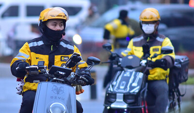 Delivery riders from Meituan deliver food in Shenyang, Liaoning province. Delivery riders from Meituan deliver food in Shenyang, Liaoning province.
