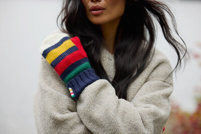 Canadian Tire dévoile sa capsule des Fêtes en édition limitée aux couleurs emblématiques de La Baie d’Hudson, disponible dès le 5 décembre 2025. (Groupe CNW/Société Canadian Tire Limitée)