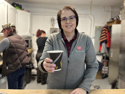 Salvation Army worker offers a hot drink and hope to those who have met with hard times (CNW Group/The Salvation Army Prairie Division) Salvation Army worker offers a hot drink and hope to those who have met with hard times (CNW Group/The Salvation Army Prairie Division)
