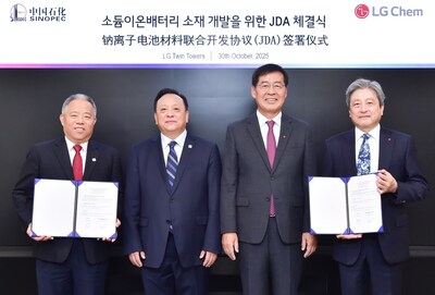 Sinopec and LG Chem Sign Agreement to Jointly Develop Sodium-ion Battery Materials. (PRNewsfoto/SINOPEC) Sinopec and LG Chem Sign Agreement to Jointly Develop Sodium-ion Battery Materials. (PRNewsfoto/SINOPEC)