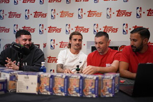 Antoine Griezmann touché par la collectionnite avec un unboxing exclusif de Topps NBA Basketball