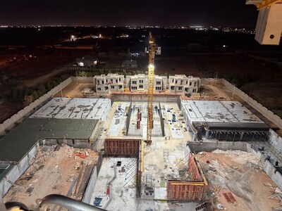 Protected from high groundwater: A bird’s eye view of the Al Qasr Hotel construction site gives an overview of where the Penetron System was used to waterproof the hotel’s below-grade structures.