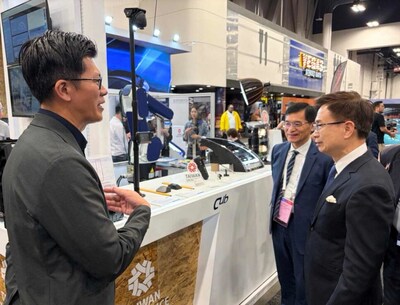 During their visit to SEMA, TAITRA Chairman James C. F. Huang and MOEA Deputy Minister Chin-Tsang Ho encouraged Taiwanese exhibitors, recognizing their innovation and global competitiveness.