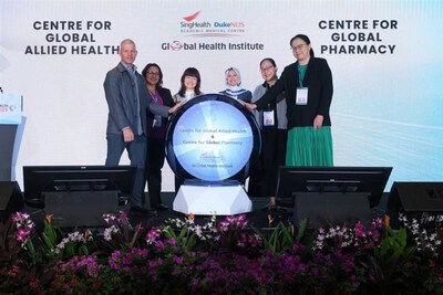 (From left) Prof Paul Pronyk, Co-Director, SingHealth Duke-NUS Global Health Institute, Ms Jeyamany Ruth Jacob, Chair, Centre for Global Allied Health, Adj A/Prof Tan Bee Yee, Group Chief Allied Health Professional, SingHealth, Guest of Honour Mdm Rahayu Mahzam, Minister of State, Ministry of Digital Development and Information & Ministry of Health, A/Prof Lita Chew, Group Chief Pharmacy, SingHealth, and Dr Vivianne Shih, Chair, Centre for Global Pharmacy, at the launch of the two new Centres
