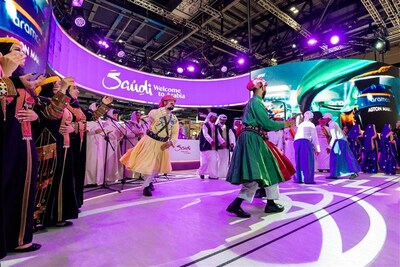 Traditional Saudi performers captivate visitors at the 
