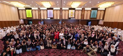 (In the middle) YB Ms. Wong Shu Qi, TalentCorp’s Chairperson together with Izzana Salleh, Co-Founder and Global President of Girls4Girls International with more than 300 participants of 11th Women-Industry Network (WIN) 2025 Mentorship Cohort