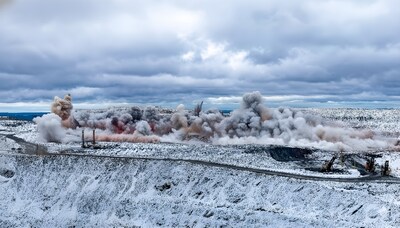 Ce sautage monumental repr&#233;sente un exploit technique, logistique et humain sans pr&#233;c&#233;dent pour les &#233;quipes mini&#232;res d&#8217;ArcelorMittal. (Groupe CNW/ArcelorMittal Exploitation mini&#232;re Canada s.e.n.c.)