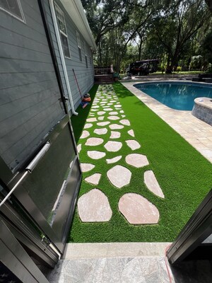 Evergreen Synthetic Grass Beautifies Florida Pool Deck