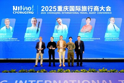 Five international friends appointed as "2026 Chongqing Cultural and Tourism Promotion Ambassadors." (Photo/ organizer) (PRNewsfoto/iChongqing)