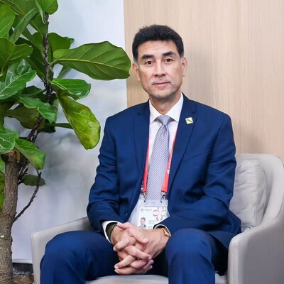 GE Vernova燃气发电亚洲区总裁兼首席执行官思睿迈（Ramesh Singaram）在进博会现场接受媒体采访