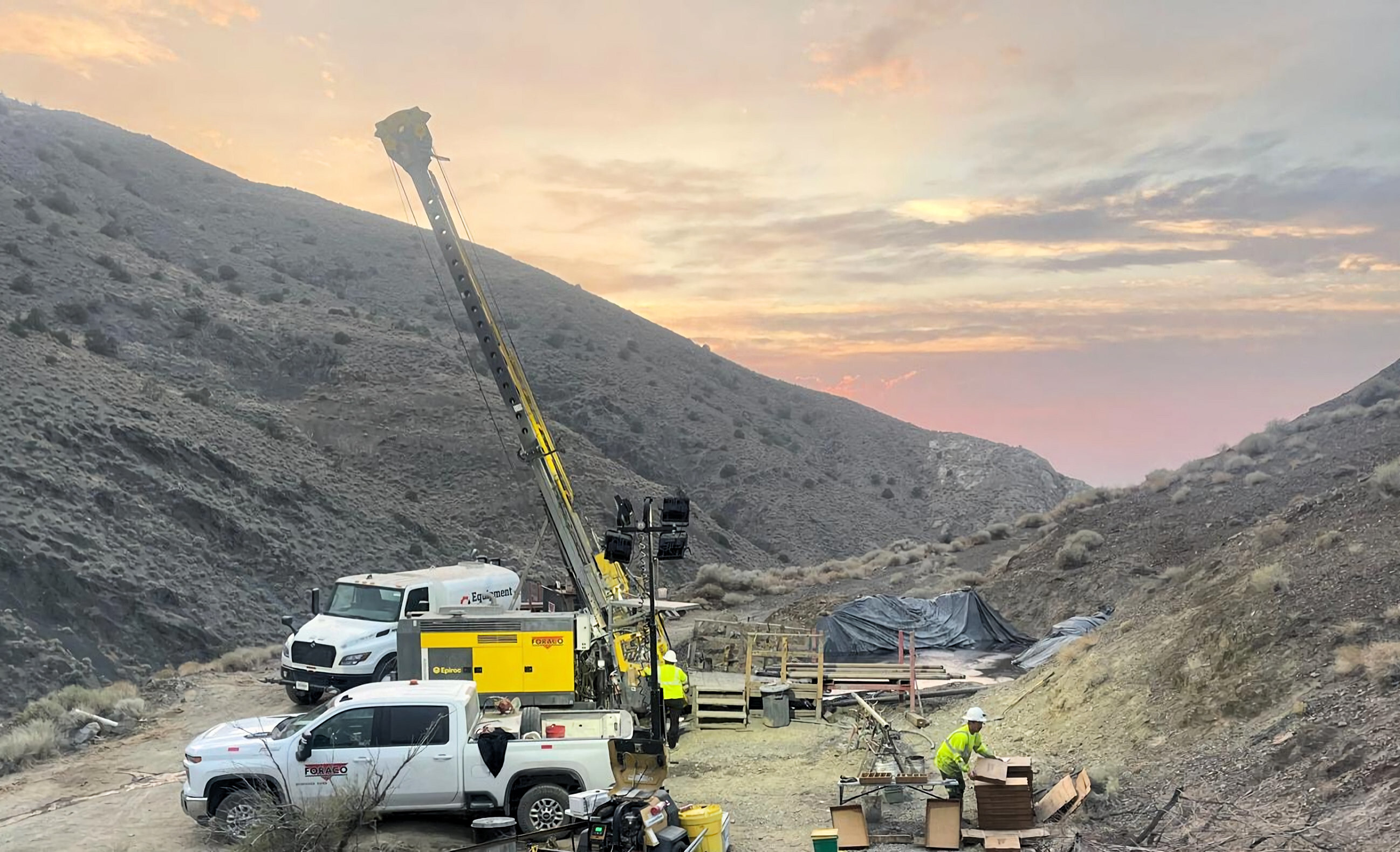 Figure 1:  Drill rig drilling hole FCG25-34 (CNW Group/Getchell Gold Corp.)