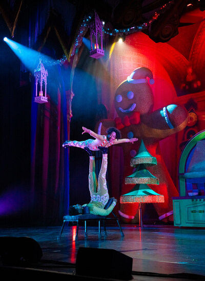 Cirque Dreams Holidaze Icarian (CNW Group/VStar Entertainment Group)