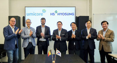 HS Hyosung Vice Chairman Hyun-sang Cho (fourth from left) and Umicore CEO Bart Sap (third from left) pose for a commemorative photo in Belgium. HS Hyosung Vice Chairman Hyun-sang Cho (fourth from left) and Umicore CEO Bart Sap (third from left) pose for a commemorative photo in Belgium.