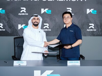 Waleed AlBlooshi (left), Vice President of Strategy, K2, with Liang Zhang (right), Managing Director of EMEA, Baidu Apollo