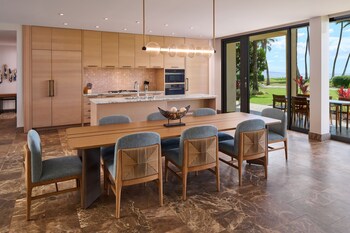 Makai Ocean Front Villa Dining Area